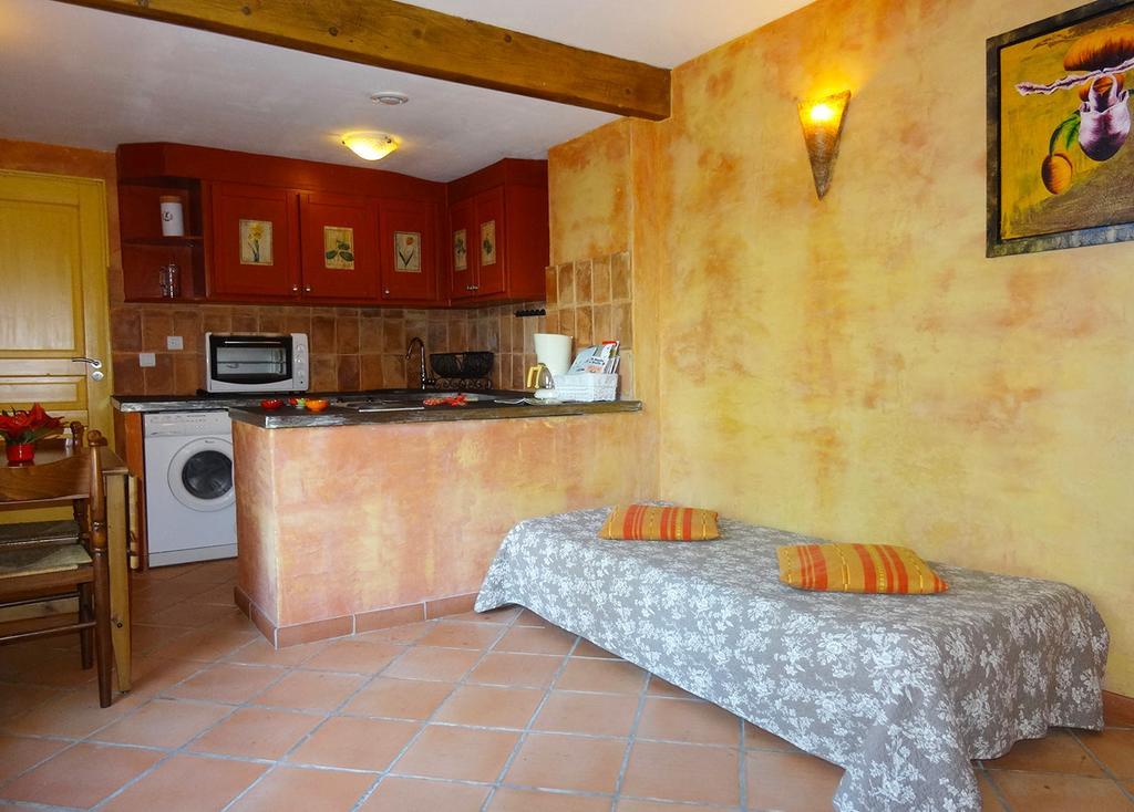 Le Mas De Pie Caud Bed and Breakfast Rognes Buitenkant foto